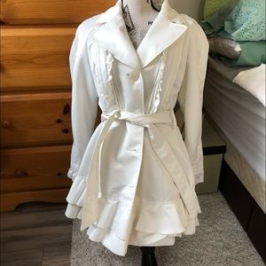KENSIE White ruffle coat Washable!